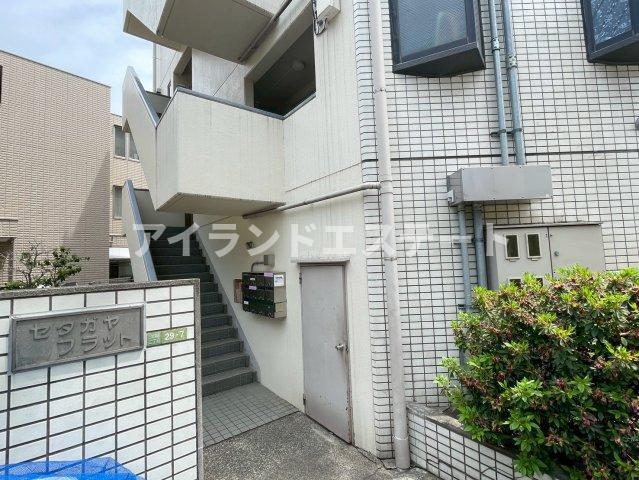 拡大写真:セタガヤフラット 3階302のエントランス