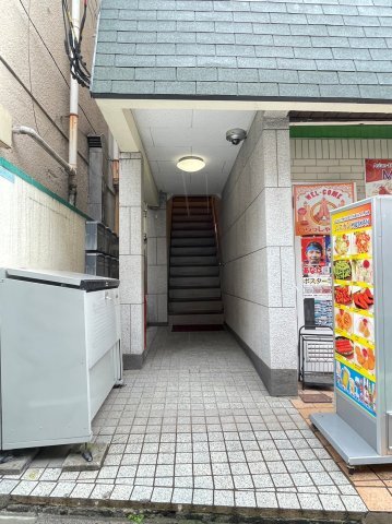 拡大写真:駒場東大前 山形屋ビル 3階303のエントランス