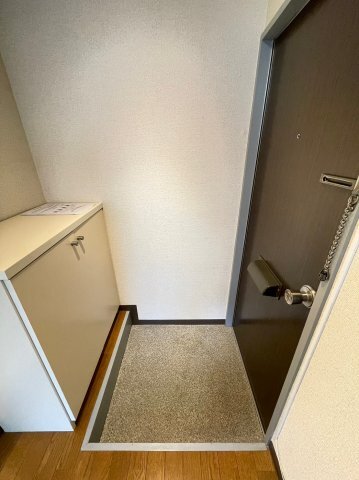 拡大写真:駒場東大前 山形屋ビル 3階303の玄関