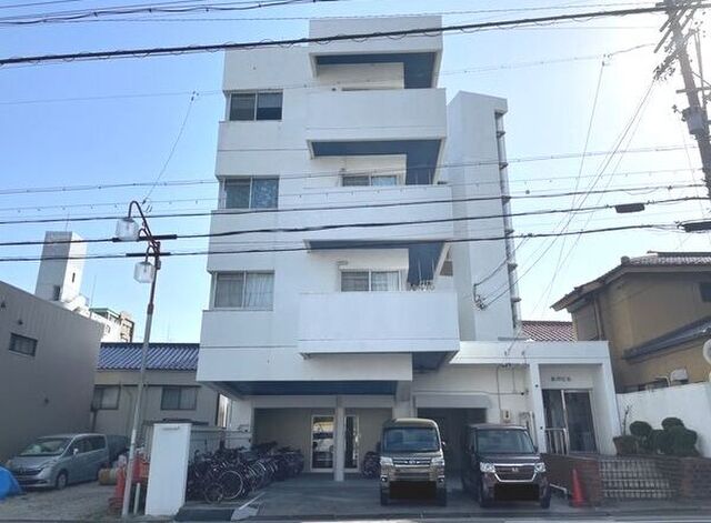 黒川ビルの外観