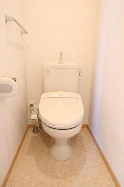 拡大写真:リビングタウン小松弐番館 B棟 2階208のB208 温水洗浄暖房便座