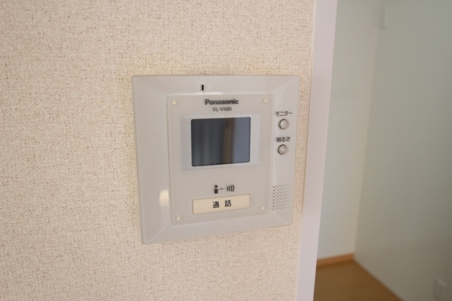 拡大写真:リビングタウン小松弐番館 B棟 2階208のB208 TVインターホン
