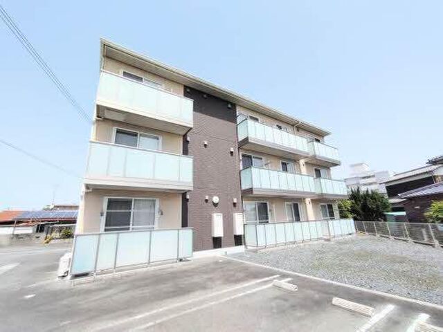 拡大写真：シャーメゾンフィオーレ 1階102の建物外観