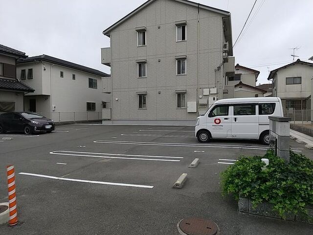 拡大写真：サンライト松山町 2階102の建物外観