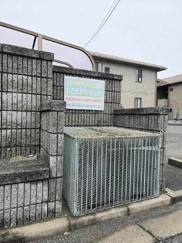 拡大写真：カーサクレール　Ａ棟 201の敷地内ゴミステーション