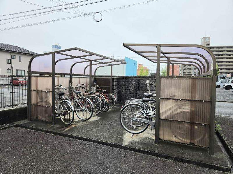 拡大写真：カーサクレール　Ａ棟 201の駐輪場完備