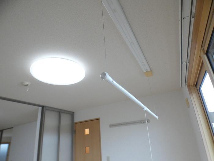 拡大写真：カントリーヒルズ東岐波 1階102の室内物干し