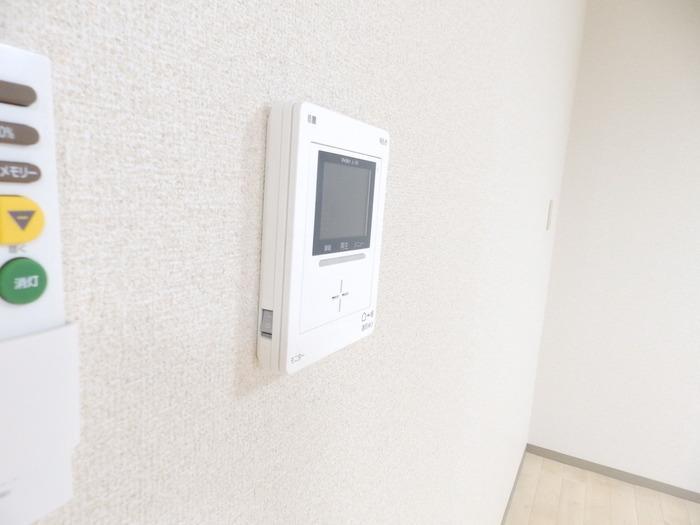 拡大写真：ハイカムール麻美B棟 1階201のモニターホン