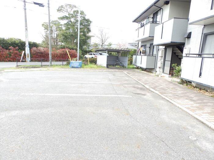 拡大写真：ハイカムール麻美B棟 1階201の駐車場