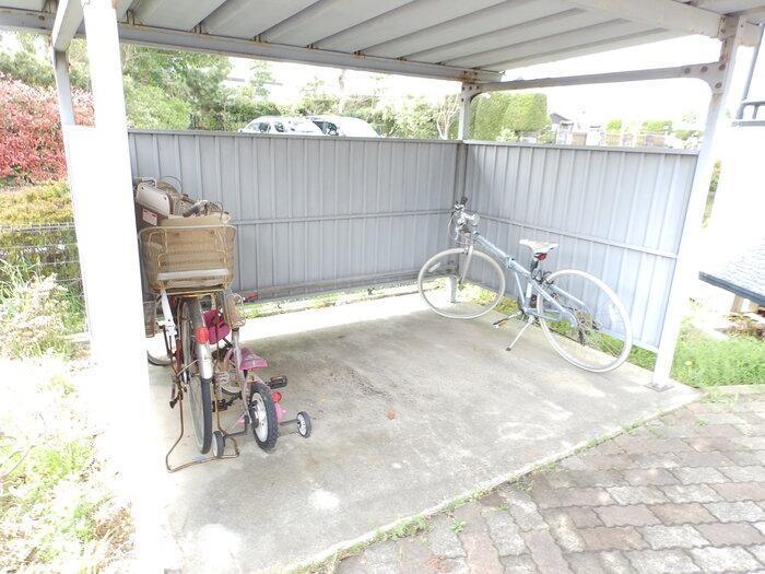 拡大写真：ハイカムール麻美B棟 1階201の駐輪場