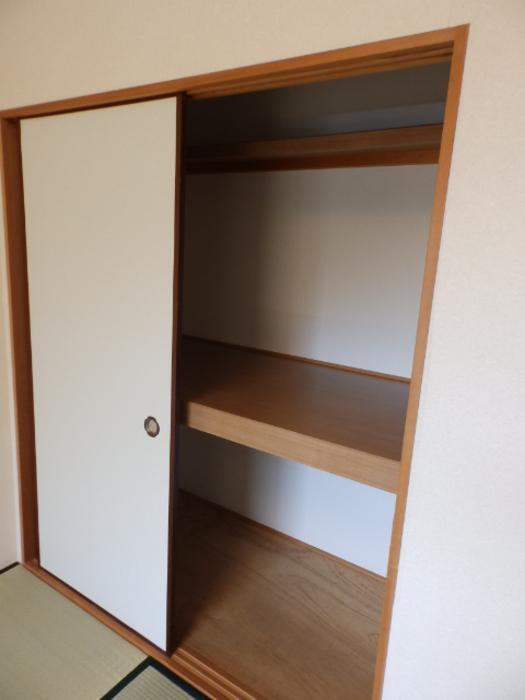 拡大写真：ダラミー小串 3階302の押入