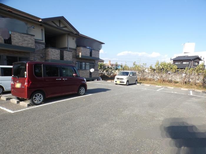 拡大写真：サニーコートA棟（則貞） 2階202の駐車場