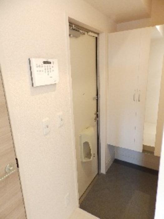 拡大写真：フェリックス 1階103の玄関　シューズボックス完備