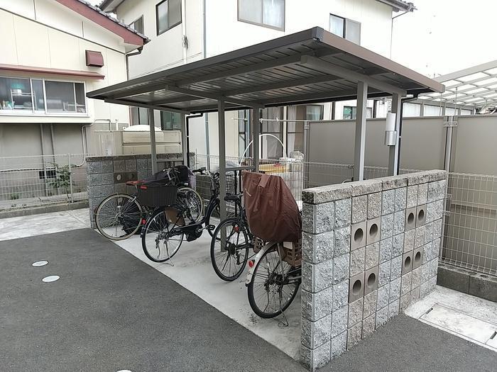拡大写真：サンライト松山町 2階102の駐輪場