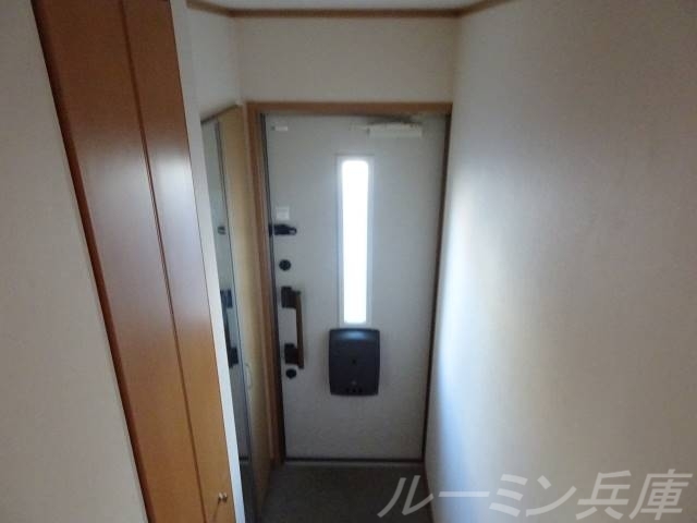 拡大写真：アクシス大島 2階202の玄関
