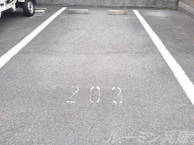 拡大写真:サンクレール 1階101の駐車場