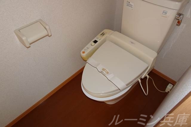 拡大写真:ビアハウス2 2階202のトイレ
