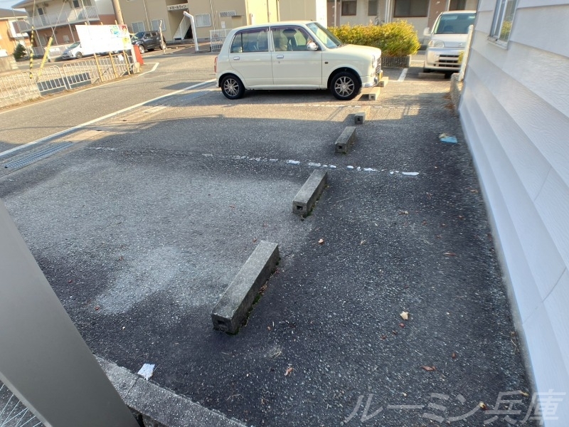 拡大写真:ルナTAKINO 2階205の駐車場