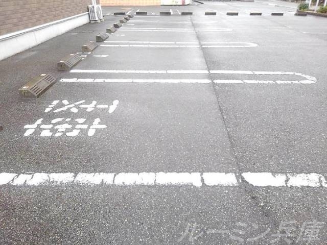 拡大写真:セレーノやしろA棟 1階102の駐車場