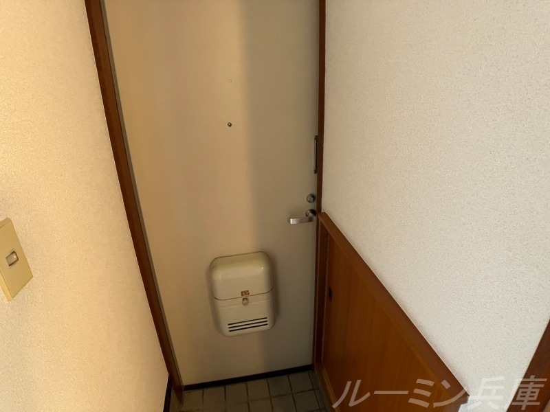 拡大写真:サンフラッツ2 B棟 2階203の玄関
