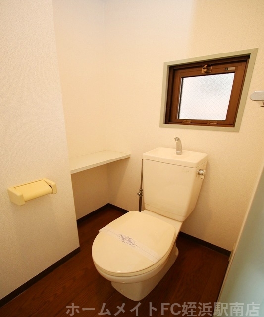 拡大写真:姪浜きどビル 4階404の★小窓付きのトイレです♪★参考写真