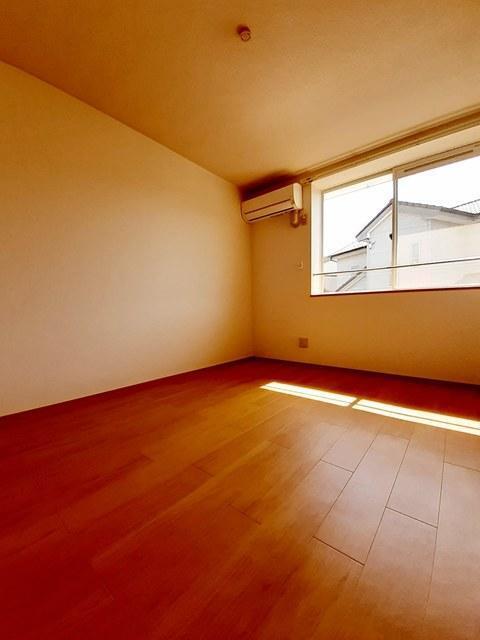 拡大写真:シャルマン牛渕B 2階203の内観