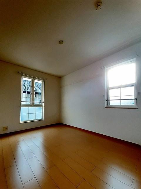 拡大写真:サンフレイム斎院 2階201の内観