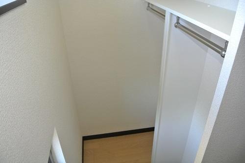 拡大写真：レオネクストやくまる 2階205のウォークインクローゼット