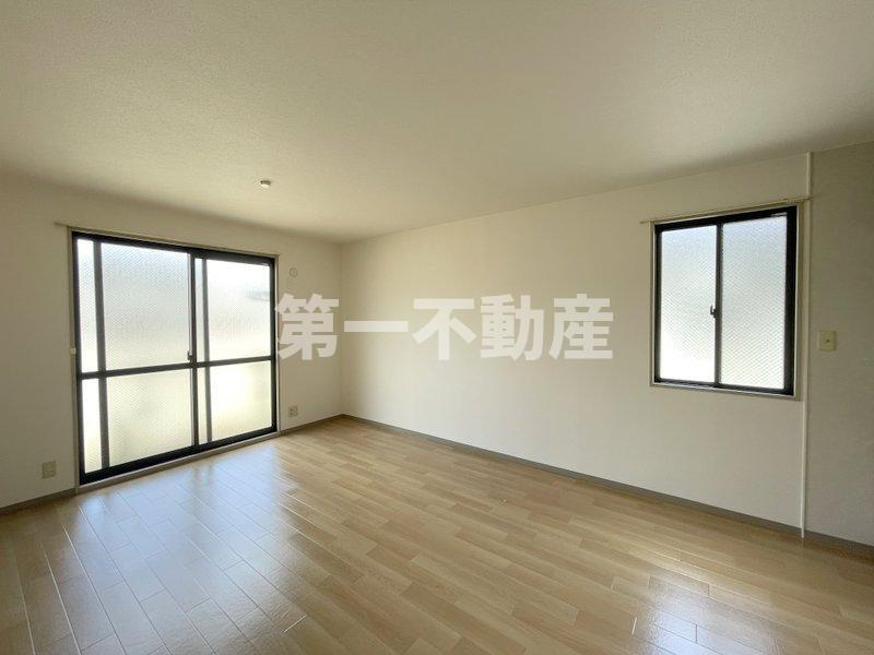 拡大写真:グランドソレイユ A棟 1階103の居間