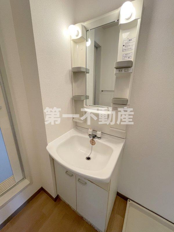 拡大写真:グランドソレイユ A棟 1階103の洗面所