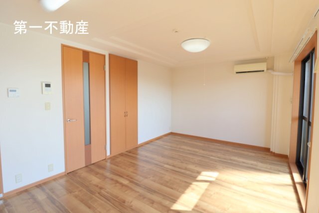 拡大写真:フェイバリット 2階201の居間