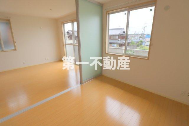 拡大写真:メゾン萩原 2階0201のリビング横洋室