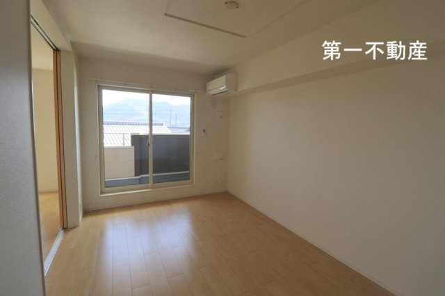 拡大写真：ラッフィナートⅠ 2階202の居間