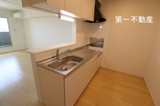 拡大写真：ラッフィナートⅠ 2階202のキッチン