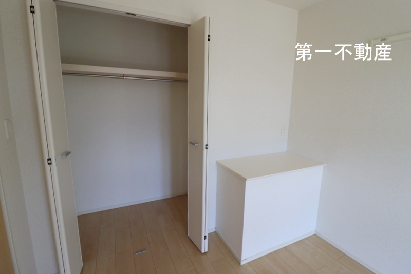 拡大写真：ラッフィナートⅠ 2階202の収納
