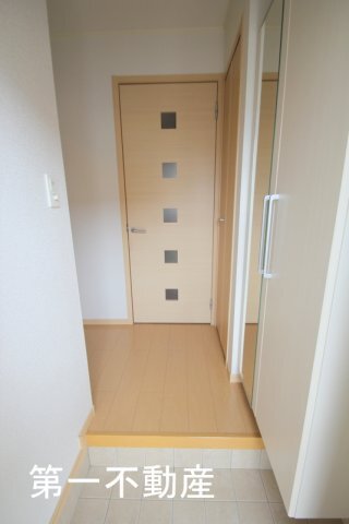 拡大写真:プロムナード B 1階101の玄関