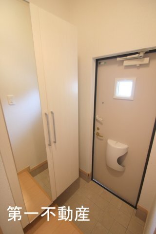 拡大写真:プロムナード B 1階101の玄関