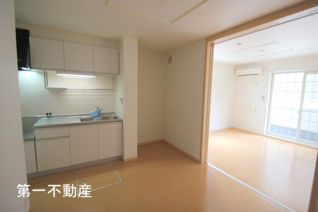 拡大写真:プロムナード B 1階101の居間
