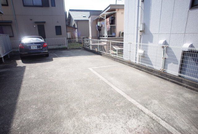 拡大写真:プラザ朝霧 2階203の駐車場