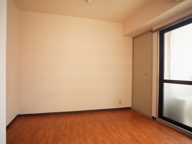 拡大写真:ヴェルビュ桜町 4階407の洋室