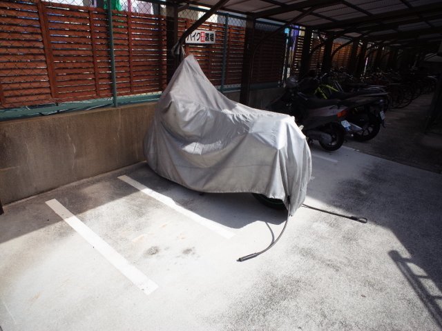 拡大写真：第1永和レジデンス 3階302のバイク置き場