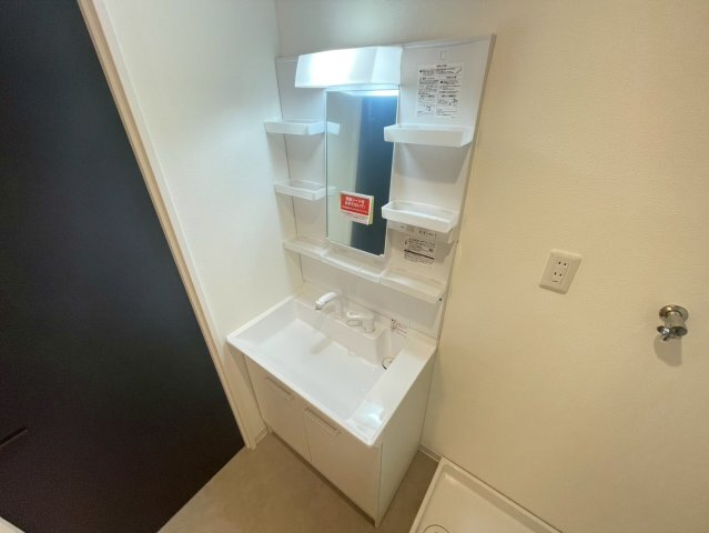 拡大写真：シャトー北別府 4階401の独立洗面台