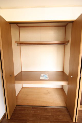 拡大写真:セジュール元町 2階202の収納