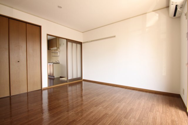 拡大写真:セジュール元町 2階202の居間