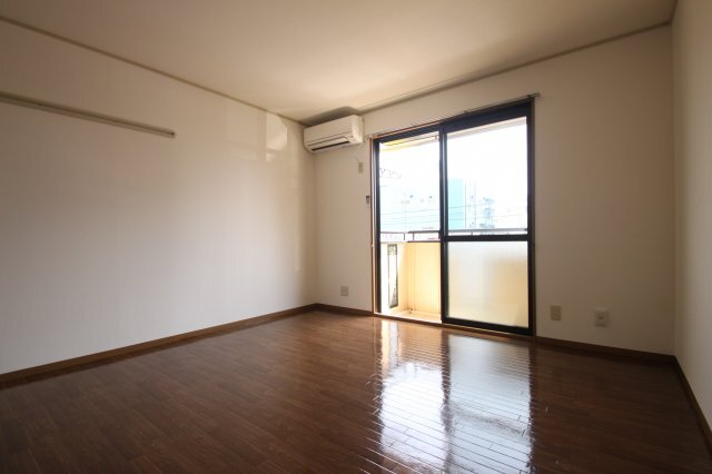 拡大写真:セジュール元町 2階202の居間
