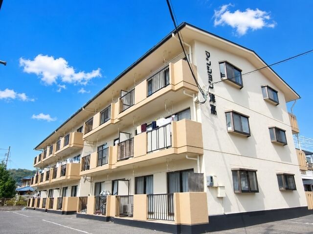 マンション津高の外観