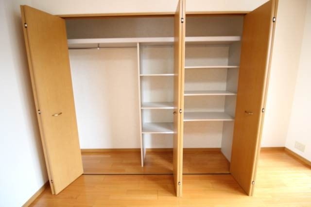 拡大写真:クレストシティ中井町 7階704の収納