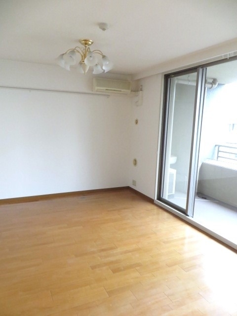 拡大写真:フォレストビュータワー鹿田町壱番館 3階303の居室・リビング