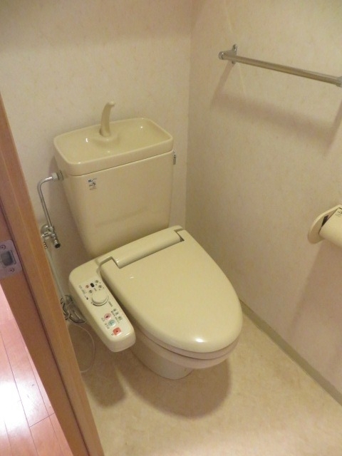 拡大写真:フォレストビュータワー鹿田町壱番館 3階303のトイレ