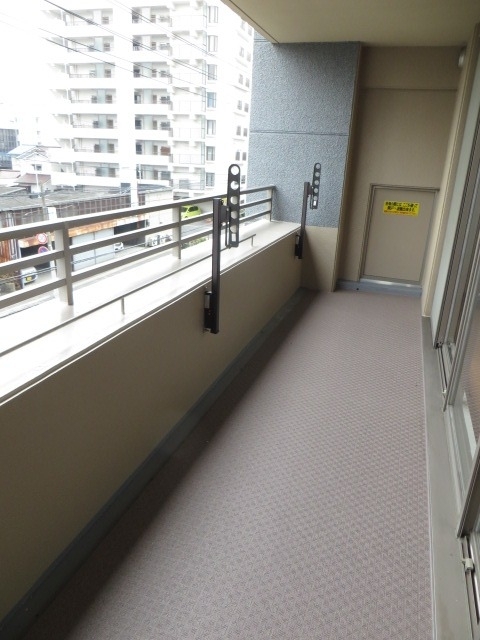 拡大写真:フォレストビュータワー鹿田町壱番館 3階303のバルコニー